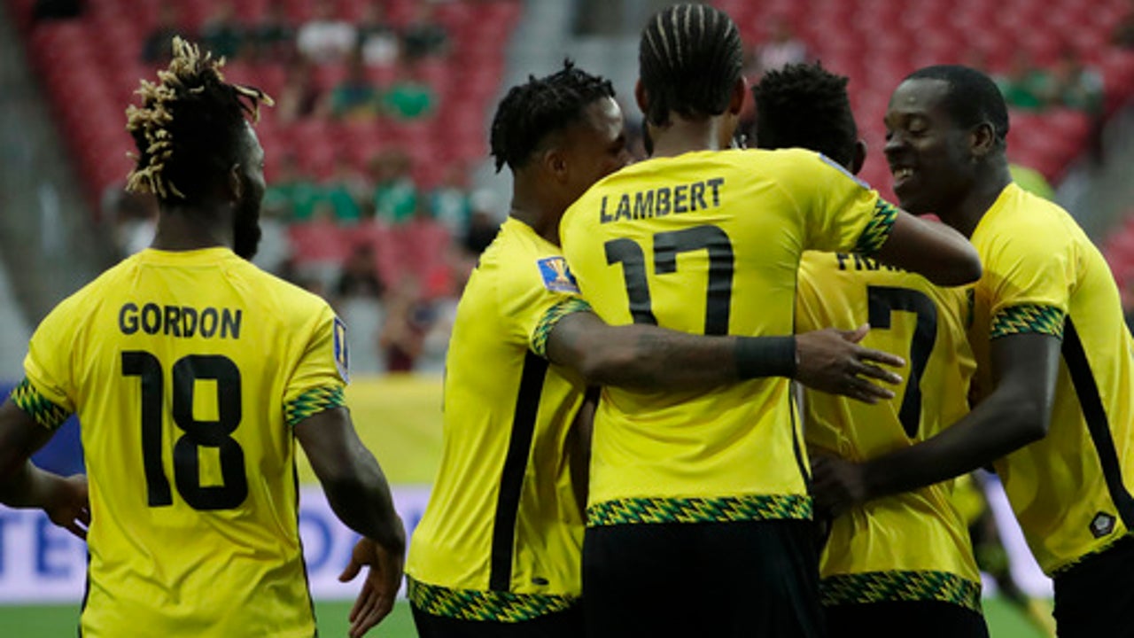Mexico blocks out drama before Gold Cup semifinal vs Jamaica